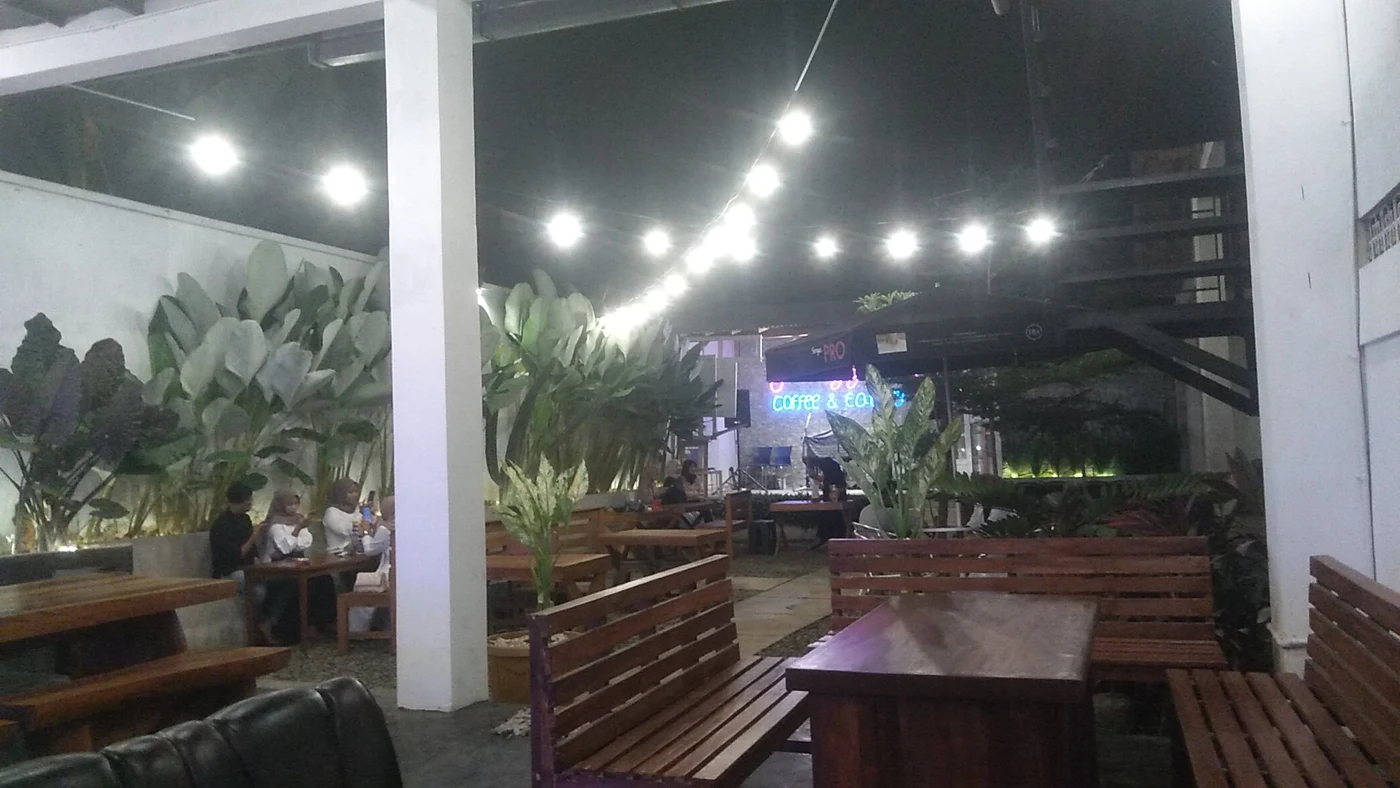Layar Proyektor Raksasa Nobar